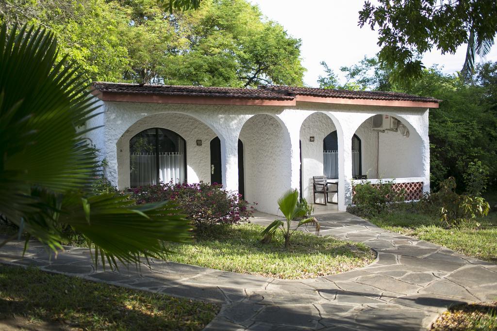 Diani Sea Lodge Praia de Diani Exterior foto